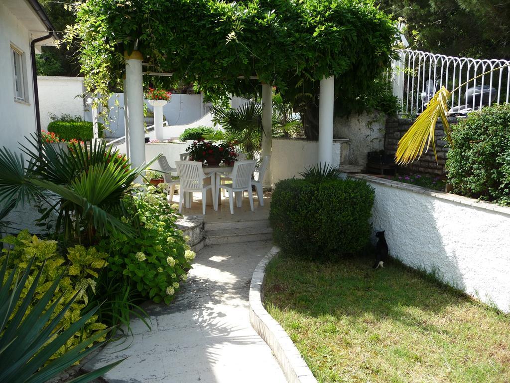 Apartments Noris Pula Exterior photo