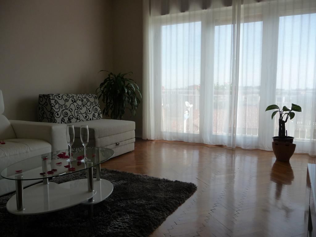 Apartments Noris Pula Exterior photo