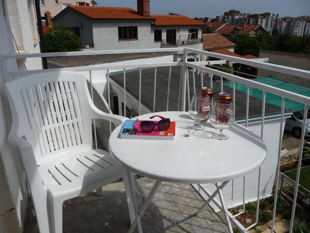 Apartments Noris Pula Exterior photo